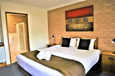 Golden Chain Aalana Motor Inn - NT Tourism 0
