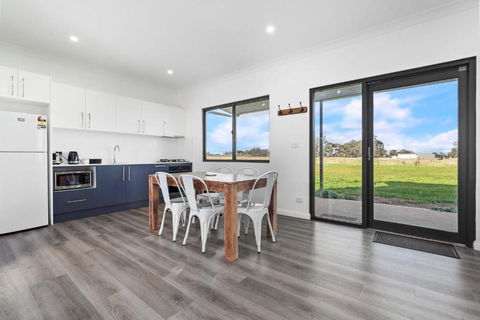 Glenowrie Cottage - 2 Queen Beds - Near Cadia - Accommodation NT 0