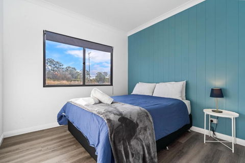Glenowrie Cottage - 2 Queen Beds - Near Cadia - Accommodation NT 2