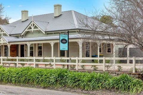 Grandview Accommodation - The Flaxley Apartments - NT Tourism 0
