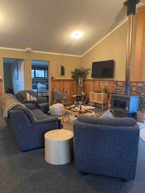 Great Lakes Wilderness Three Bedroom Home - Accommodation NT 0