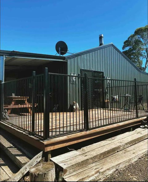 Great Lakes Wilderness Three Bedroom Home - Accommodation NT 3