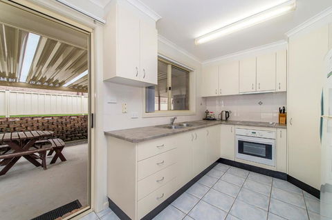 H1211 Mission Terrace Lakewood Heights Estate - Accommodation NT 4