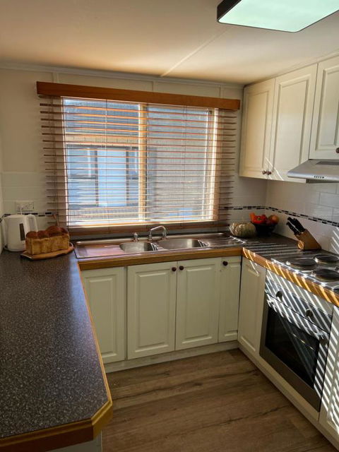 Hillview Farms Town Cottage - Accommodation NT 1