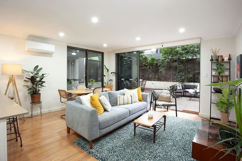 Huge 3 Bed Camperdown Garden Apt W Parking Aircon - Accommodation NT 0