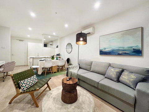 Indulge Luxury Holiday Near Brighton Beach With Private Garden Parking - Accommodation NT 1