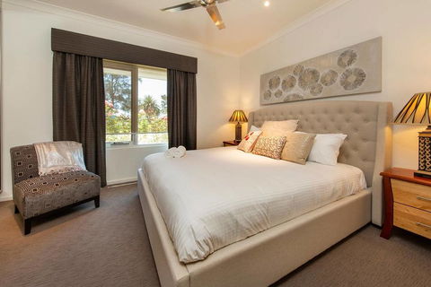Adelphi Waterfront 2 Bedroom Ground Floor Home - Accommodation NT 3