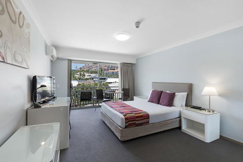 Airlie Beach Hotel - NT Tourism 3