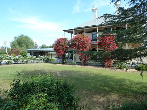 Airlie House Motor Inn - NT Tourism 1