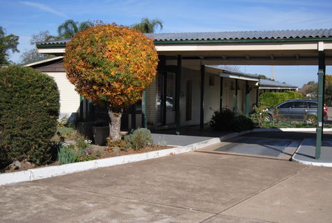 Airlie House Motor Inn - NT Tourism 2