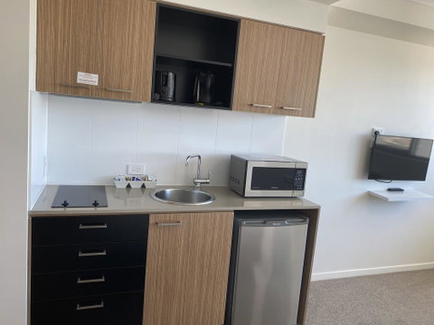 Airtrip Apartments On River Street, Mackay - Accommodation NT 1