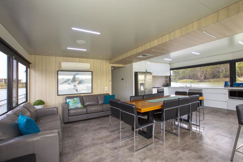 All Seasons Houseboats - NT Tourism 3
