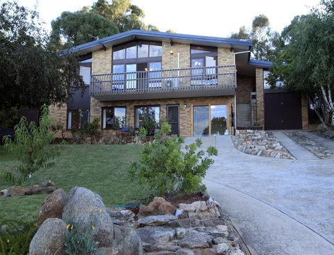 Alpine Apartment - Great Location With Views Of Lake Jindabyne - Accommodation NT 0