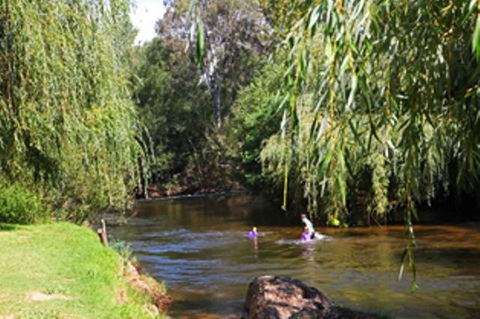 Alpine Park Riverside Cottages - Accommodation NT 3
