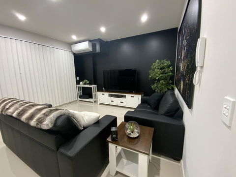 Amazing New Apartment Penrith, Prime Location - NT Tourism 2