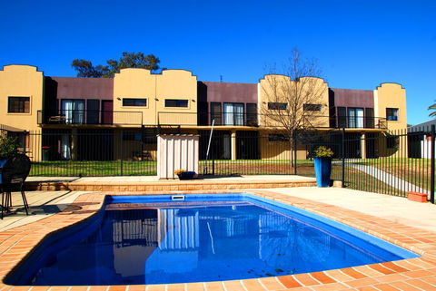 Amberoo Apartments - NT Tourism 0