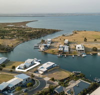 Anchored - Access to the Gippsland Lakes - Accommodation NT