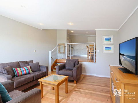 Angourie Blue 1 - Great Ocean Views - Surfing Beaches - Accommodation NT 2