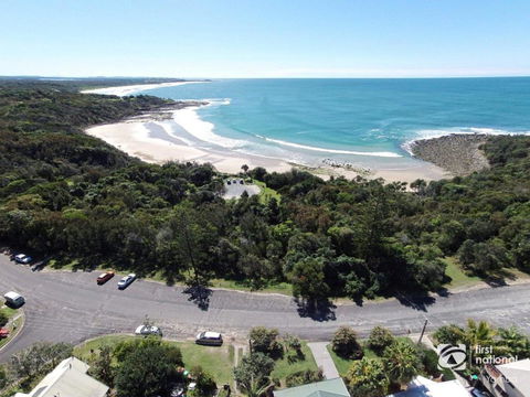 Angourie Blue 1 - Great Ocean Views - Surfing Beaches - Accommodation NT 1