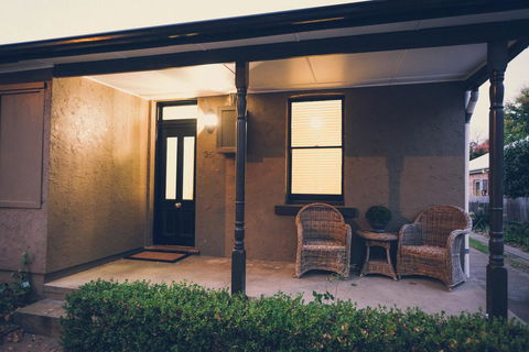 Apple Cottage, Orange NSW - NT Tourism 1
