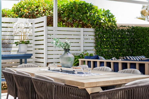 Arabella - Stylish Seaside Sanctuary With Views - Accommodation NT 3