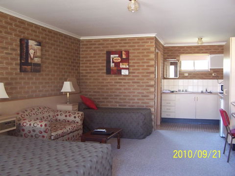 Arcadia Motor Inn - NT Tourism 0