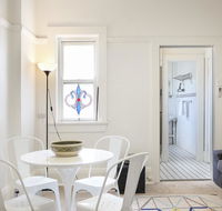 Art Deco Oasis Minutes From the City - NT Tourism