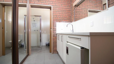 Ashleigh Court Motor Inn - Accommodation NT 3