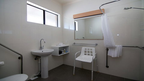Ashleigh Court Motor Inn - Accommodation NT 2
