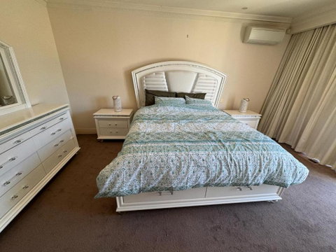 Luxurious Townhouse Retreat In Prestigious Brighton - Accommodation NT 1
