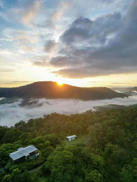 Luxurious Hinterland Guest House With HEATED POOL Sleeps 10 Brisbane Scenic Rim Gold Coast - NT Tourism 0