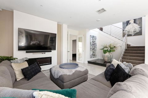Luxury Beachside Residence - NT Tourism 3