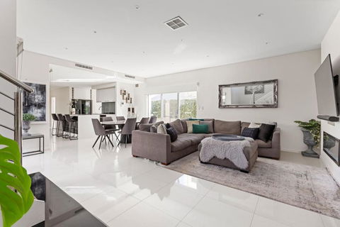 Luxury Beachside Residence - NT Tourism 2