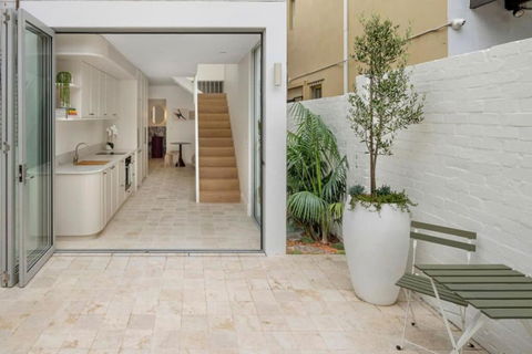 Luxury Designer Redfern House - Accommodation NT 0