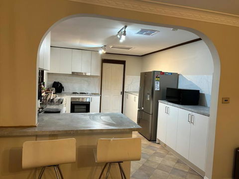 Luxury House 5 Bedrooms - Accommodation NT 1