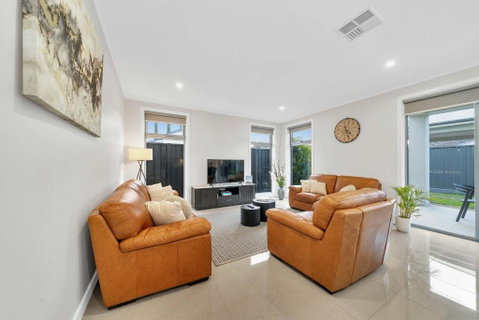 Luxury On City Fringe In Klemzig By Elegant Stays - Accommodation NT 3