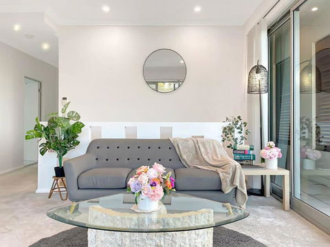 Luxury Retreat Sydney Airport Direct Train Line - NT Tourism 1