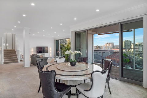 Luxury Retreat Sydney Airport Direct Train Line - NT Tourism 3