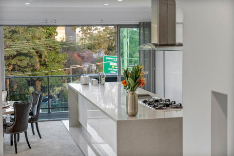 Luxury Retreat Sydney Airport Direct Train Line - NT Tourism 2