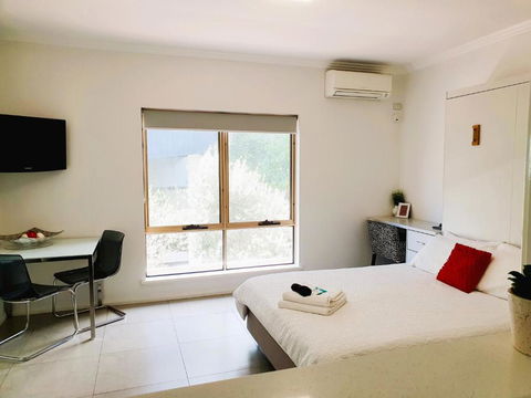 M4 West Perth Studio Apartment Near Kings Park - Accommodation NT 3