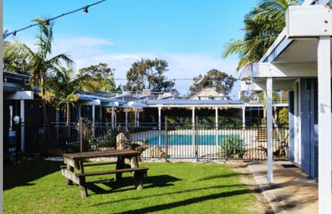 Mallacoota Hotel Motel - Accommodation NT 2