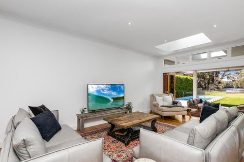 Manly Lagoon Hidden Gem Retreat - NT Tourism 3