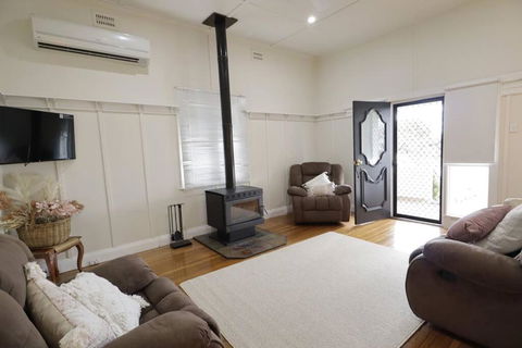 Manor Cottage - NT Tourism 0