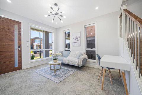 Marsden Park 2 Level Brand New House Near Parks - Accommodation NT 1