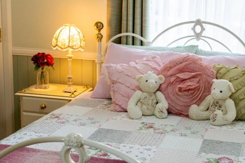 Milford Country Cottages - NT Tourism 1