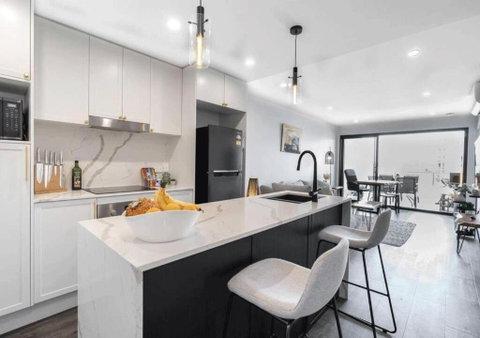 Modern 2-Bed 2-Bath - Walk To Hospital & Westfield - Accommodation NT 0