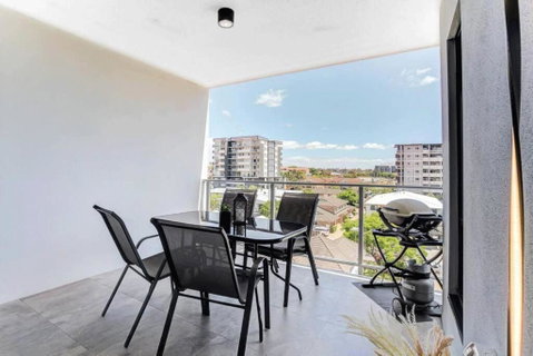 Modern 2-Bed 2-Bath - Walk To Hospital & Westfield - Accommodation NT 3
