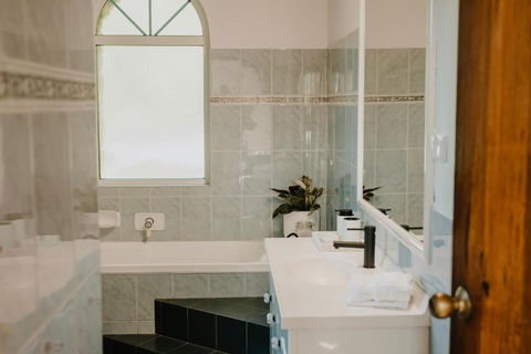 Misty Mountain Manor - NT Tourism 3