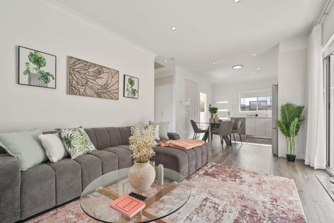 Modern 2 Bedroom Oasis 4 Mins Drive To The Beach - NT Tourism 0