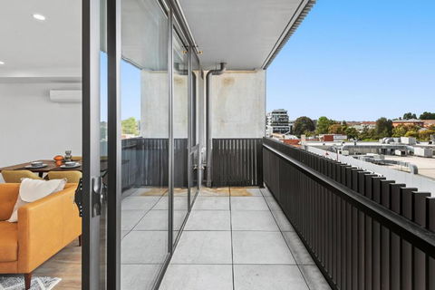 Modern Apartment On Burgundy Precinct & Parklands - Accommodation NT 1